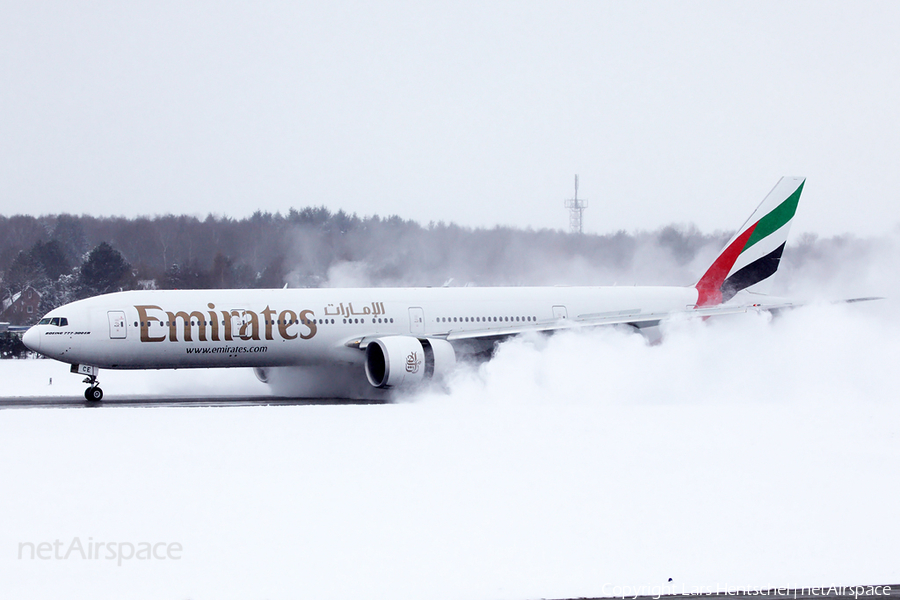 Emirates Boeing 777-31H(ER) (A6-ECE) | Photo 386824