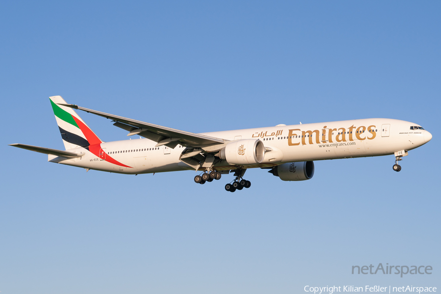 Emirates Boeing 777-31H(ER) (A6-ECE) | Photo 568812