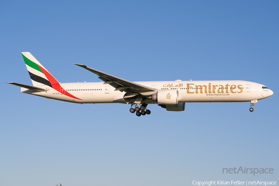 Emirates Boeing 777-31H(ER) (A6-ECE) | Photo 568813
