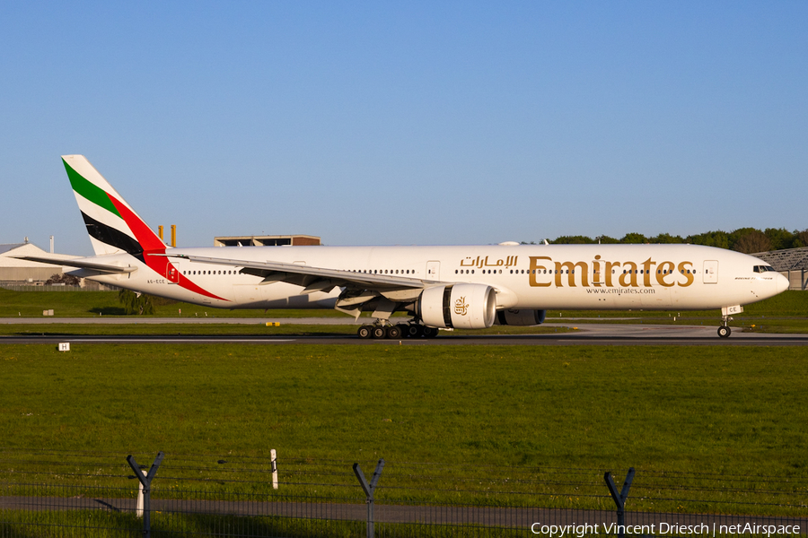 Emirates Boeing 777-31H(ER) (A6-ECE) | Photo 569799