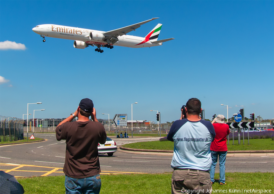 Emirates Boeing 777-31H(ER) (A6-ECE) | Photo 239118