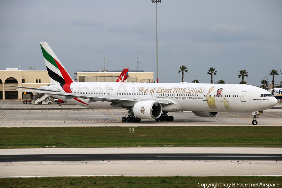 Emirates Boeing 777-31H(ER) (A6-ECE) | Photo 217933