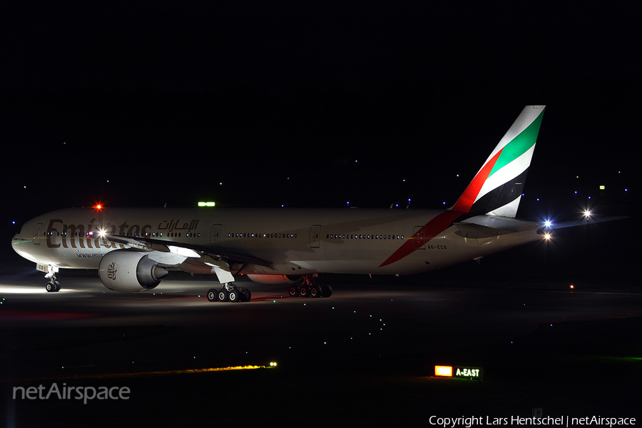 Emirates Boeing 777-31H(ER) (A6-ECG) | Photo 57854