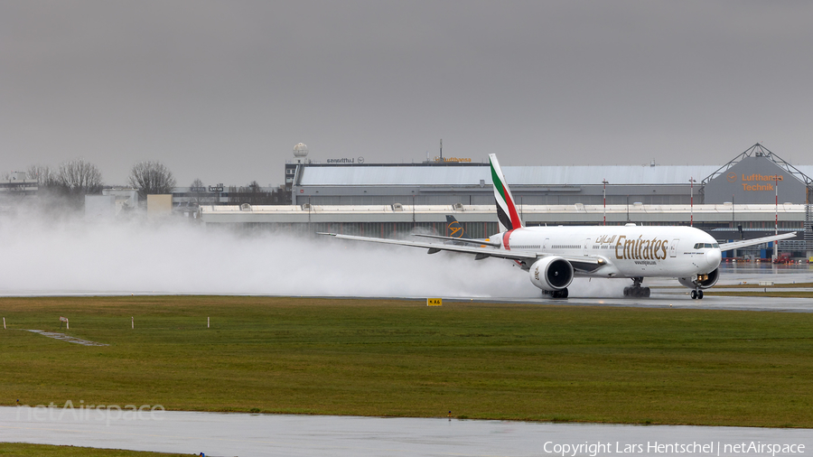 Emirates Boeing 777-31H(ER) (A6-ECH) | Photo 502218