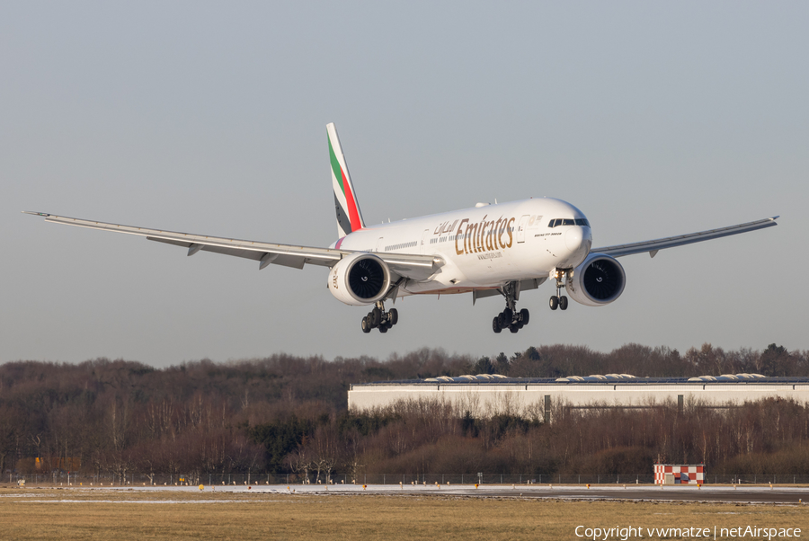 Emirates Boeing 777-31H(ER) (A6-ECI) | Photo 430455