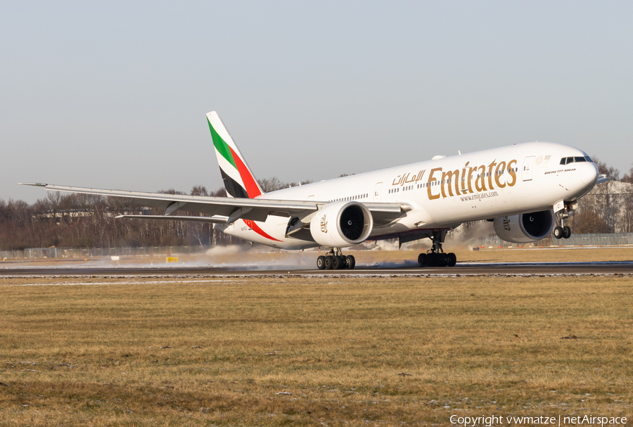 Emirates Boeing 777-31H(ER) (A6-ECI) | Photo 430457