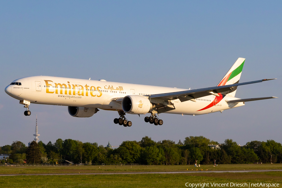 Emirates Boeing 777-31H(ER) (A6-ECI) | Photo 570358