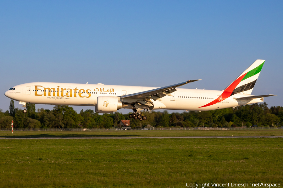 Emirates Boeing 777-31H(ER) (A6-ECI) | Photo 570360