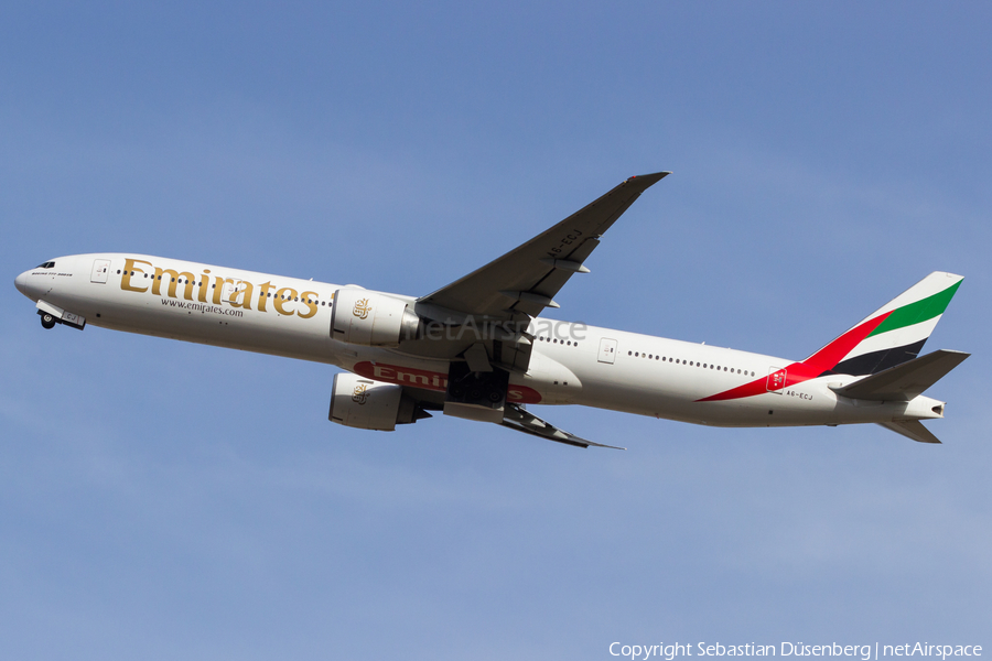Emirates Boeing 777-31H(ER) (A6-ECJ) | Photo 257226