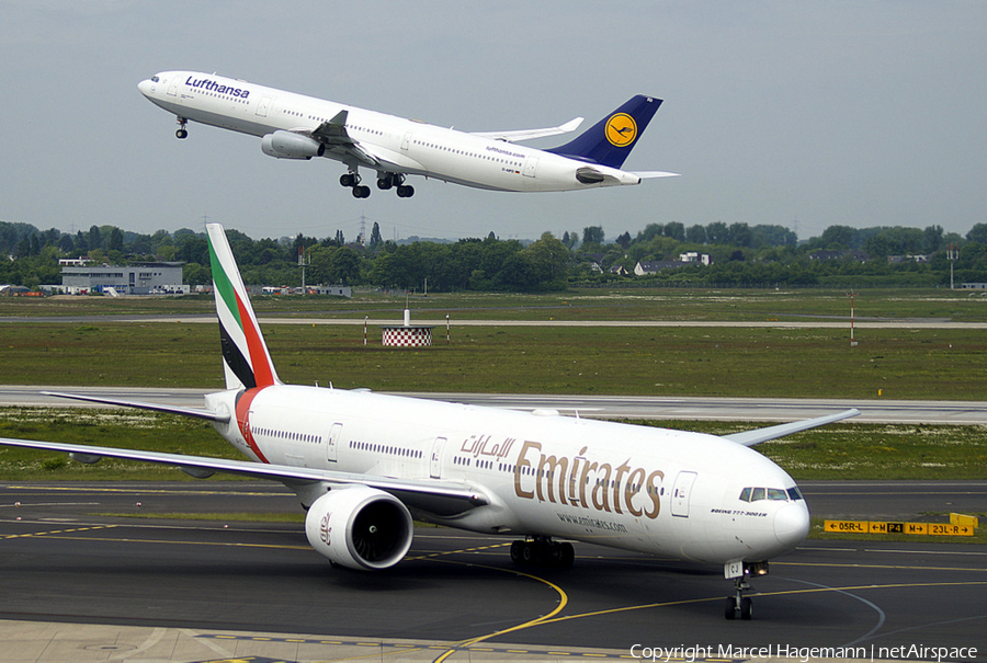 Emirates Boeing 777-31H(ER) (A6-ECJ) | Photo 125587