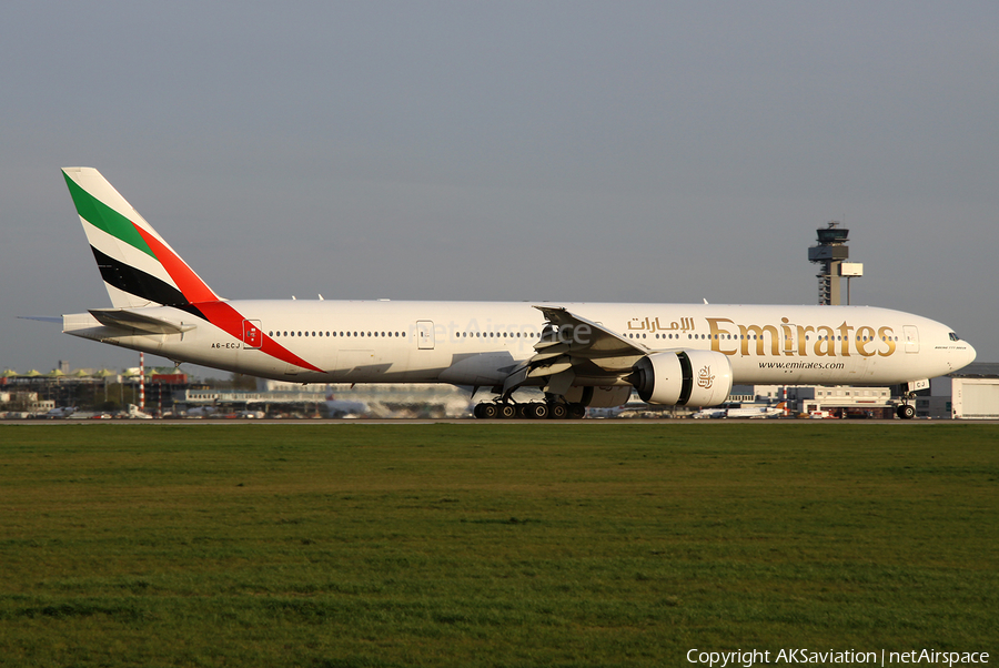 Emirates Boeing 777-31H(ER) (A6-ECJ) | Photo 135060