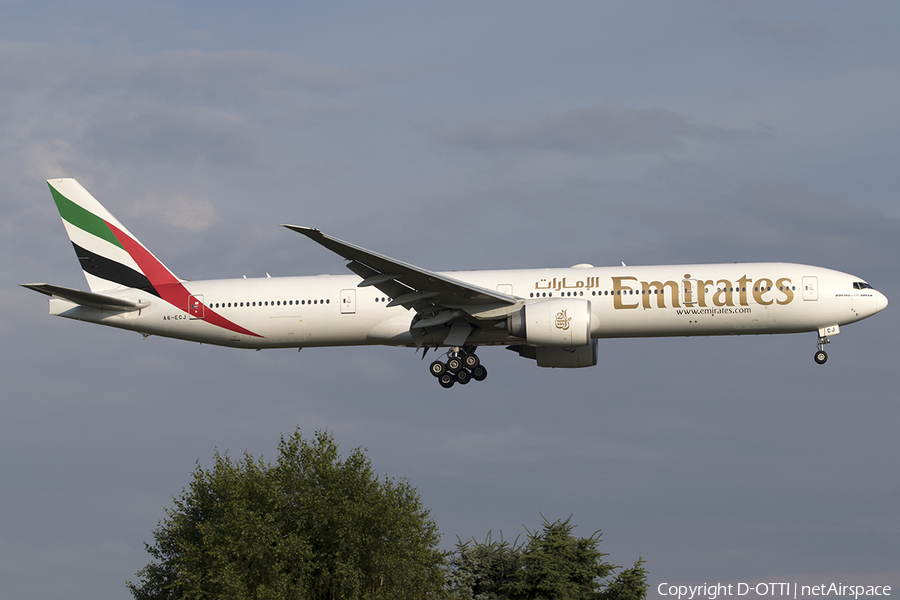 Emirates Boeing 777-31H(ER) (A6-ECJ) | Photo 579586