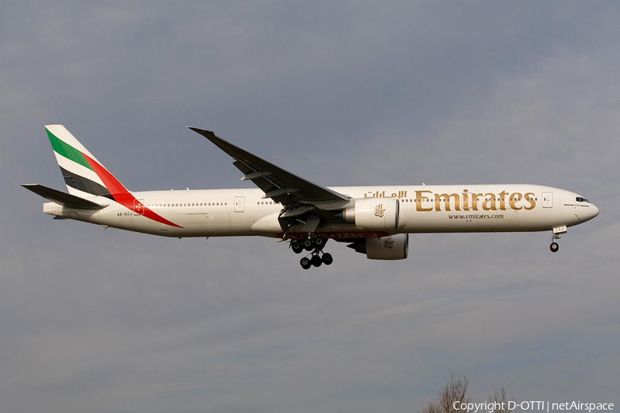 Emirates Boeing 777-31H(ER) (A6-ECJ) | Photo 271791