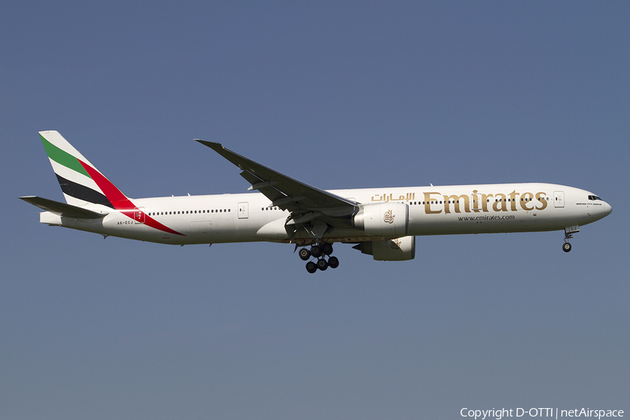 Emirates Boeing 777-31H(ER) (A6-ECJ) | Photo 348479