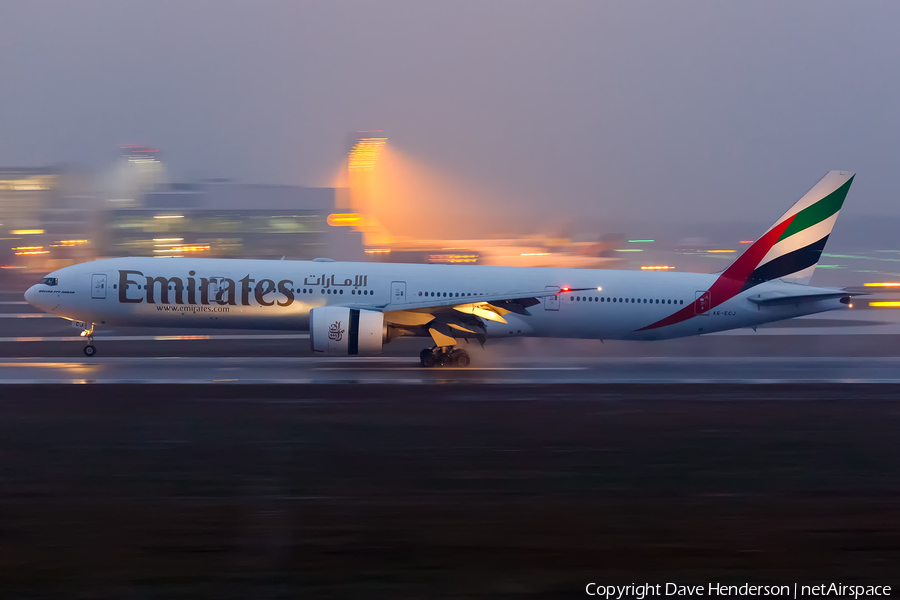 Emirates Boeing 777-31H(ER) (A6-ECJ) | Photo 222565