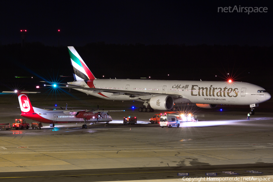 Emirates Boeing 777-31H(ER) (A6-ECK) | Photo 34800