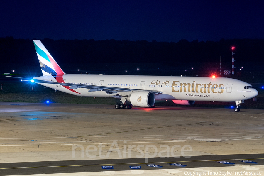 Emirates Boeing 777-31H(ER) (A6-ECR) | Photo 31809