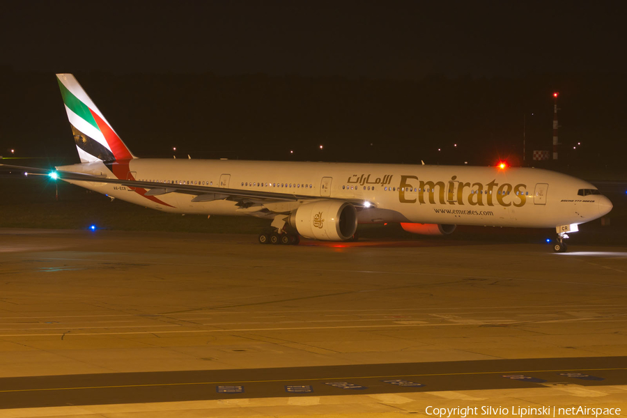 Emirates Boeing 777-31H(ER) (A6-ECR) | Photo 32036