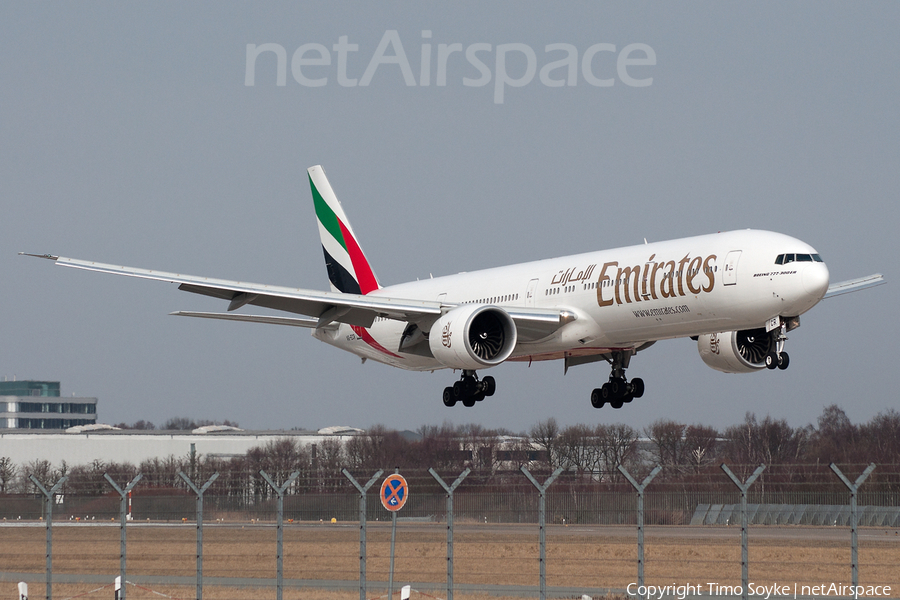 Emirates Boeing 777-31H(ER) (A6-ECR) | Photo 39228