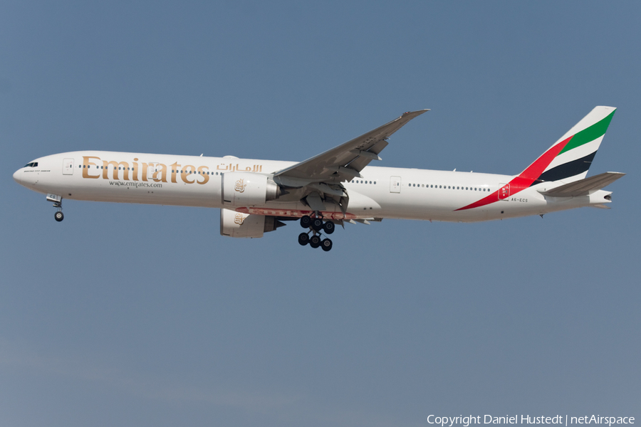 Emirates Boeing 777-31H(ER) (A6-ECS) | Photo 415589