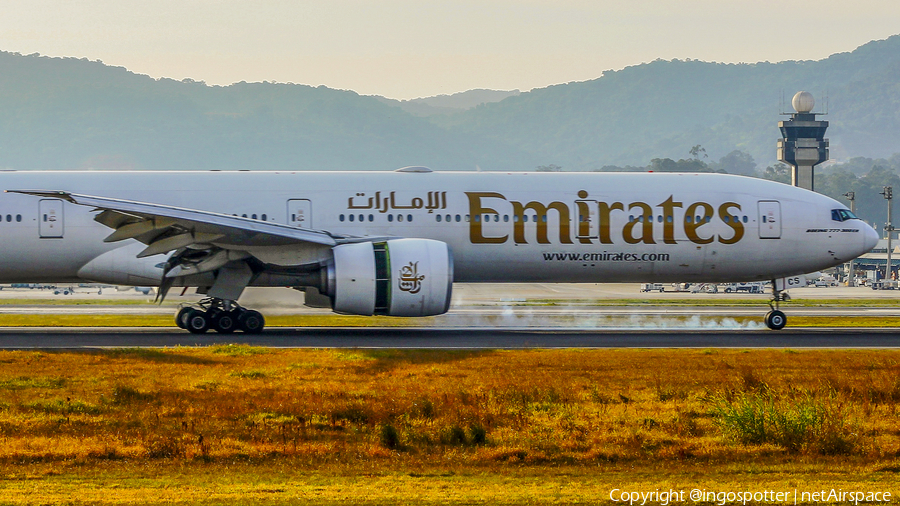 Emirates Boeing 777-31H(ER) (A6-ECS) | Photo 330074