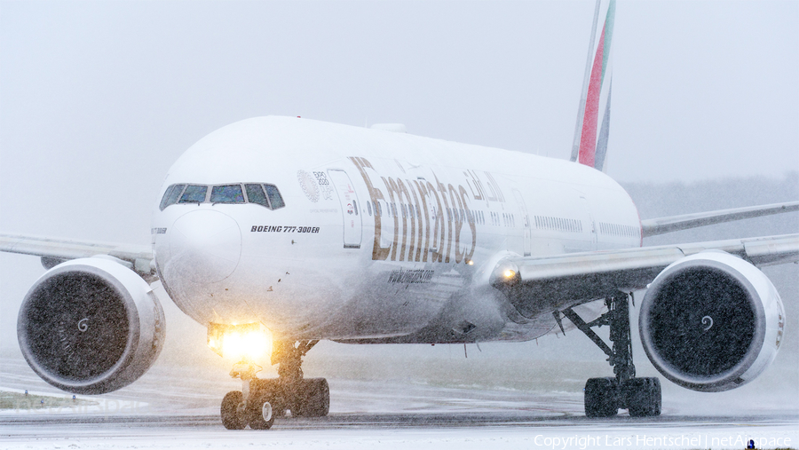 Emirates Boeing 777-31H(ER) (A6-ECS) | Photo 426536