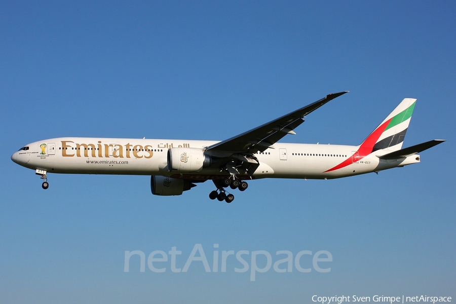 Emirates Boeing 777-31H(ER) (A6-ECT) | Photo 53478