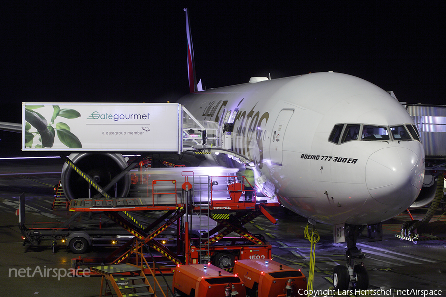 Emirates Boeing 777-31H(ER) (A6-ECT) | Photo 64916