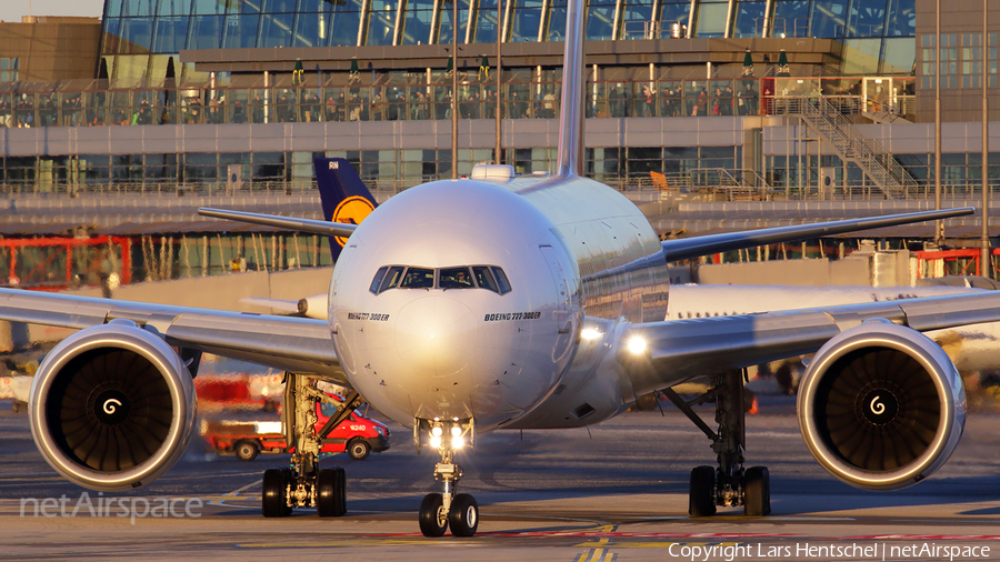 Emirates Boeing 777-31H(ER) (A6-ECU) | Photo 209142