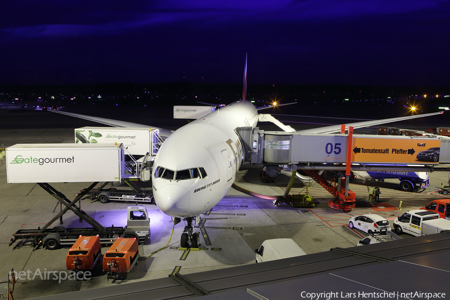 Emirates Boeing 777-31H(ER) (A6-ECU) | Photo 57436