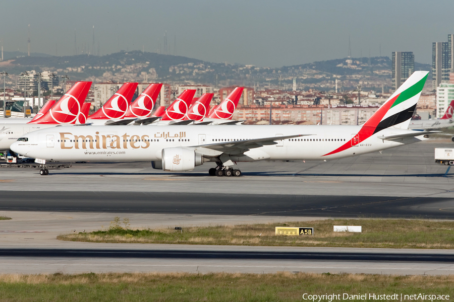 Emirates Boeing 777-31H(ER) (A6-ECU) | Photo 492475