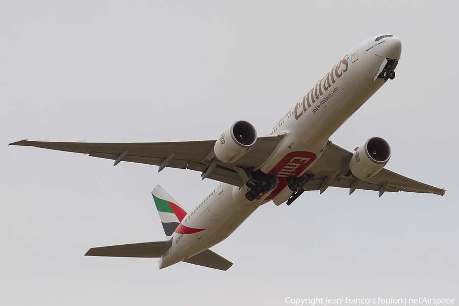 Emirates Boeing 777-31H(ER) (A6-ECV) | Photo 88926
