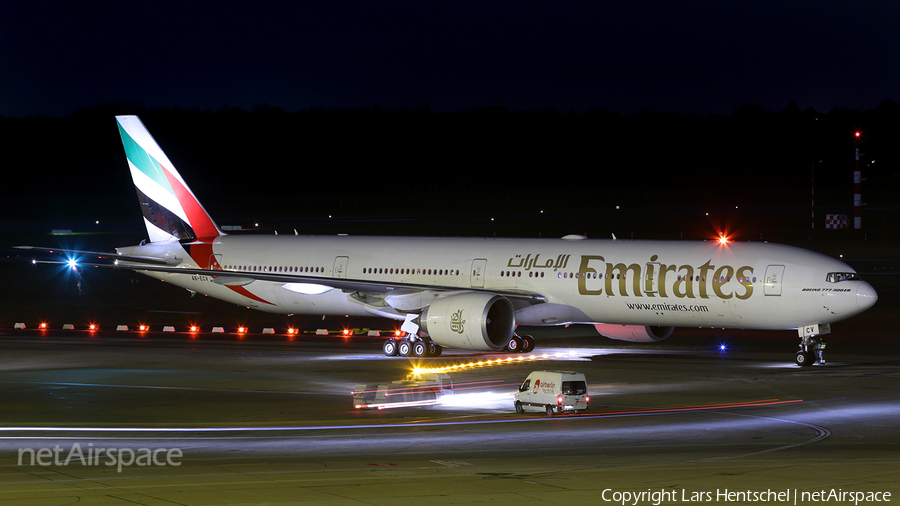 Emirates Boeing 777-31H(ER) (A6-ECV) | Photo 102411