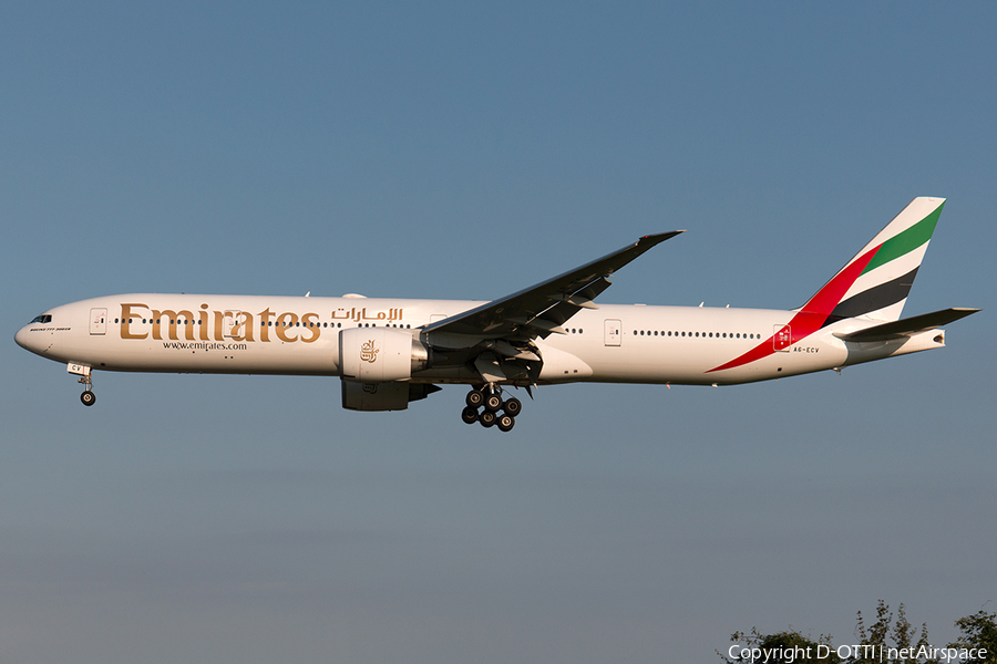 Emirates Boeing 777-31H(ER) (A6-ECV) | Photo 176562