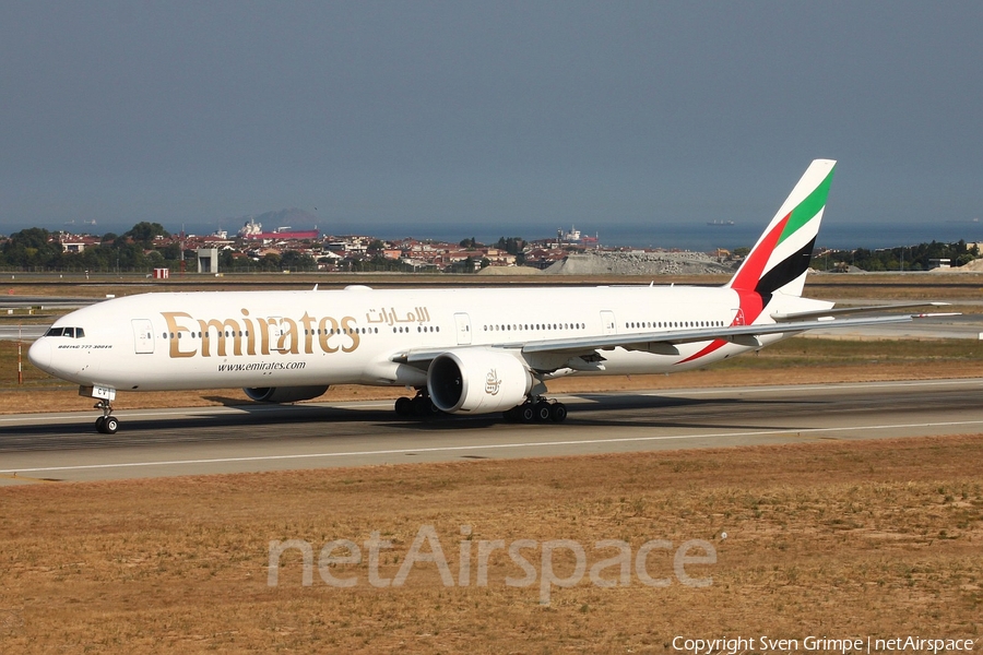 Emirates Boeing 777-31H(ER) (A6-ECV) | Photo 82140