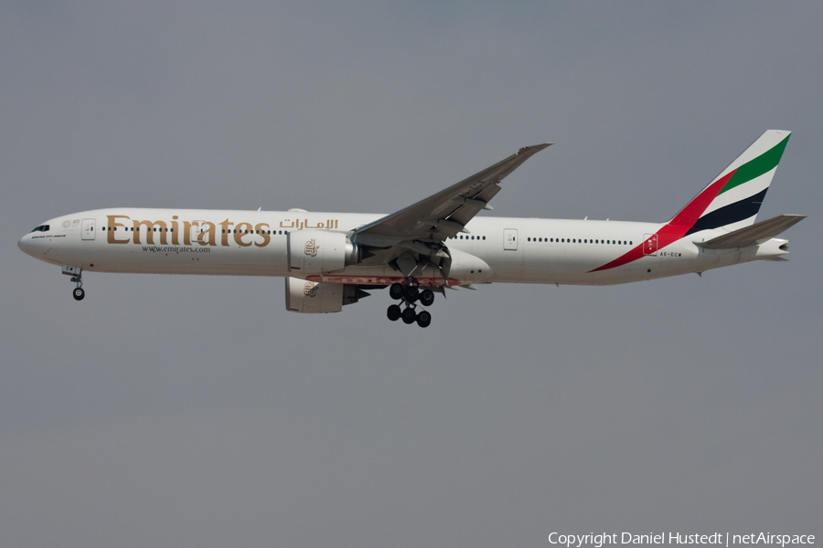 Emirates Boeing 777-31H(ER) (A6-ECW) | Photo 415591