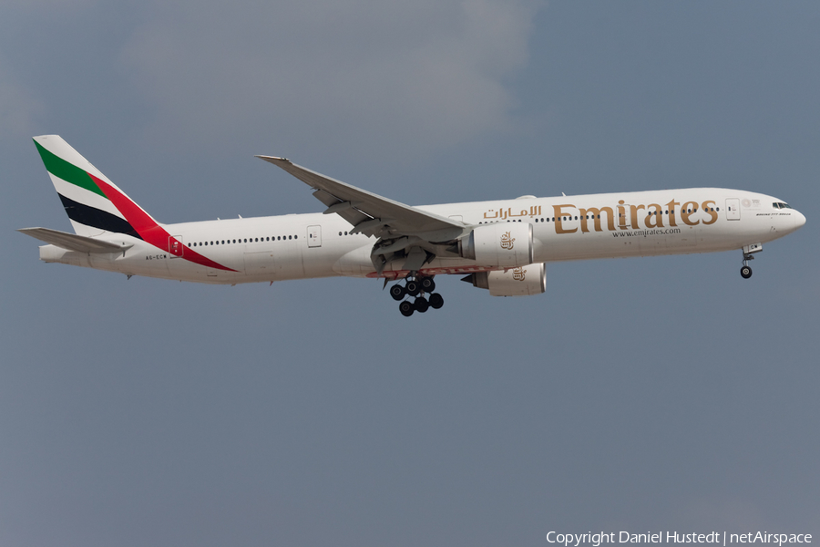 Emirates Boeing 777-31H(ER) (A6-ECW) | Photo 418092