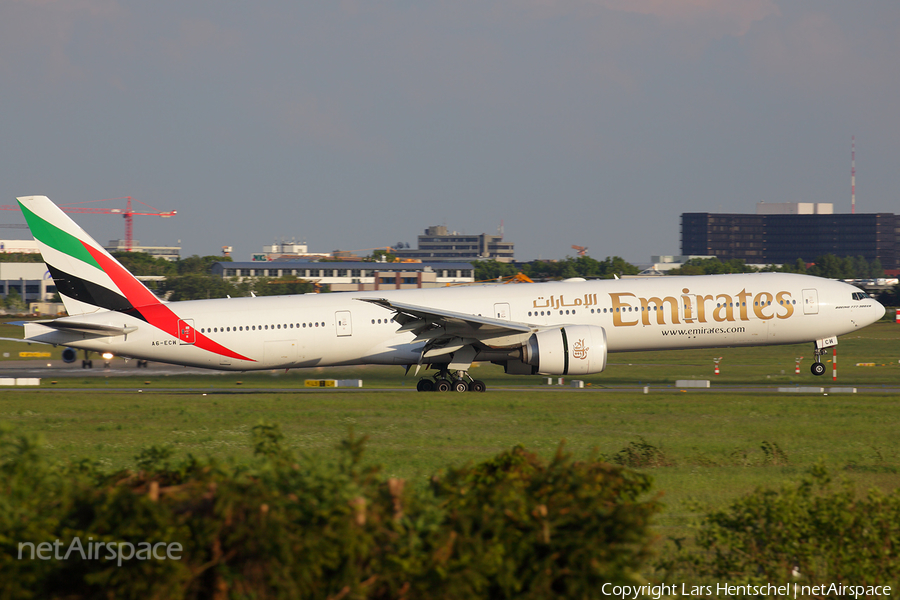 Emirates Boeing 777-31H(ER) (A6-ECW) | Photo 76726