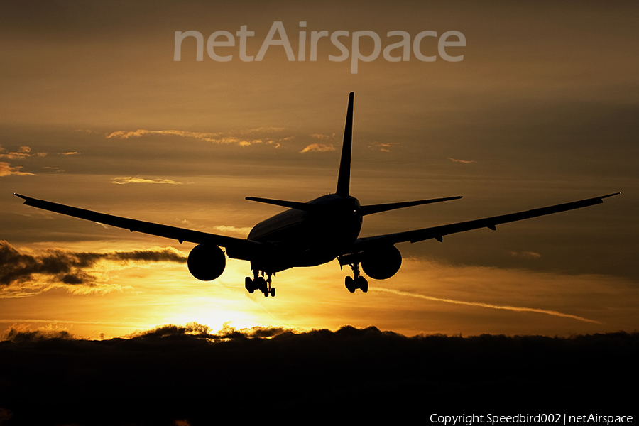 Emirates Boeing 777-31H(ER) (A6-ECW) | Photo 24473