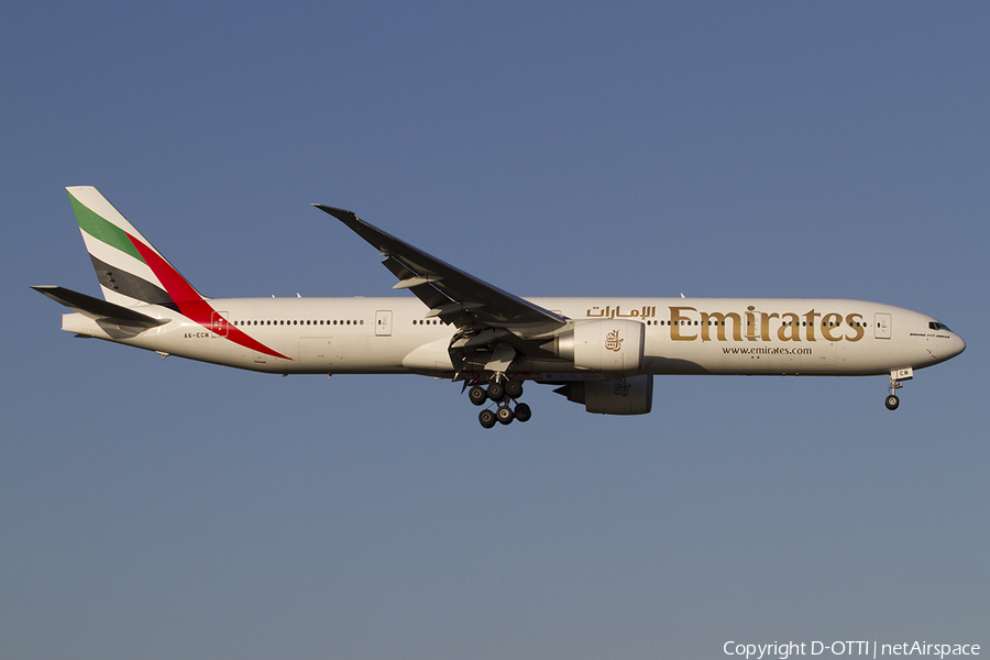 Emirates Boeing 777-31H(ER) (A6-ECW) | Photo 373543