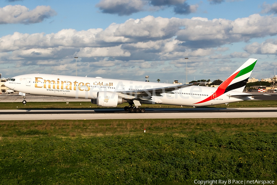 Emirates Boeing 777-31H(ER) (A6-ECW) | Photo 286119