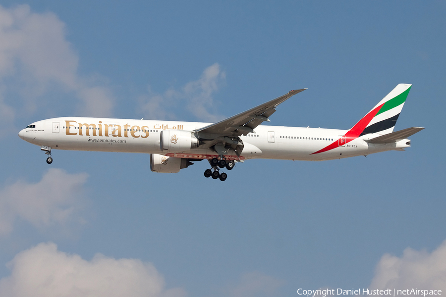 Emirates Boeing 777-31H(ER) (A6-ECX) | Photo 620333