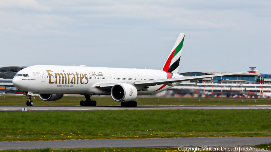 Emirates Boeing 777-31H(ER) (A6-ECX) | Photo 505887