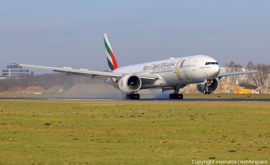 Emirates Boeing 777-31H(ER) (A6-ECY) | Photo 220212