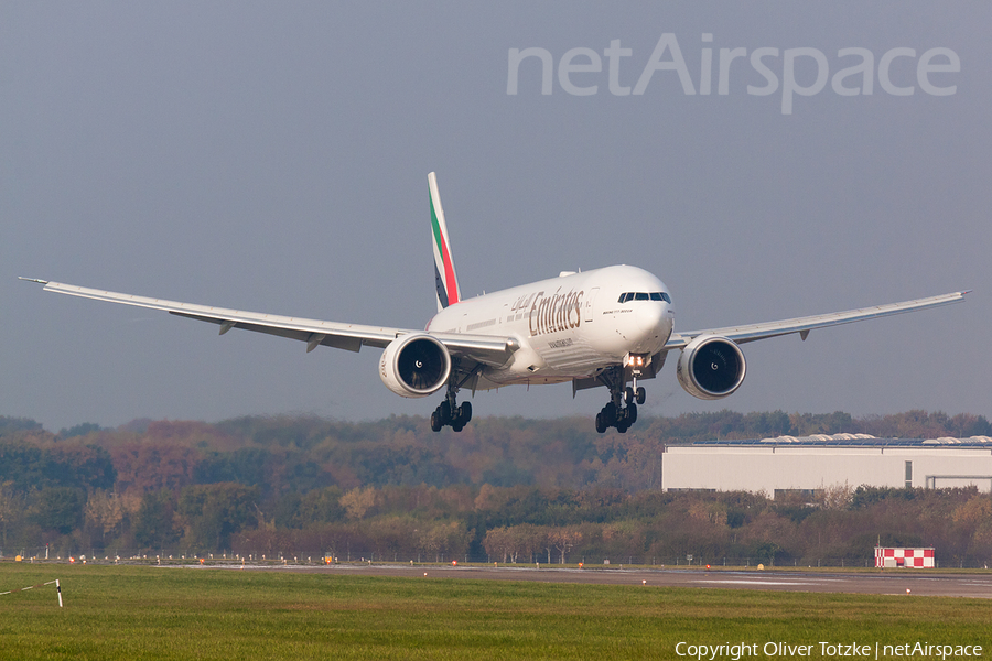 Emirates Boeing 777-31H(ER) (A6-ECY) | Photo 89952
