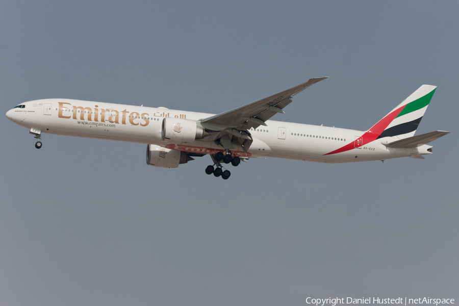 Emirates Boeing 777-31H(ER) (A6-ECZ) | Photo 415593