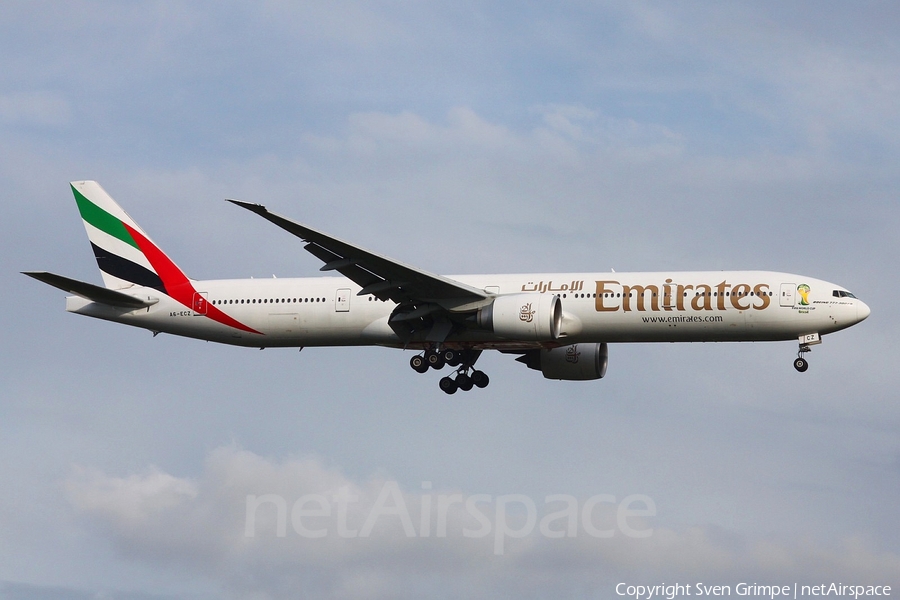 Emirates Boeing 777-31H(ER) (A6-ECZ) | Photo 51009