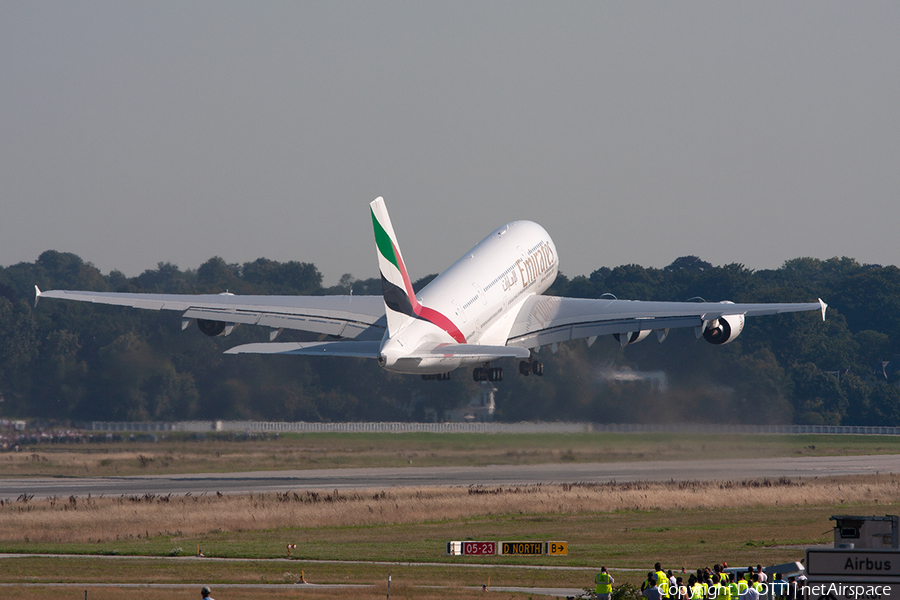 Emirates Airbus A380-861 (A6-EDA) | Photo 267625