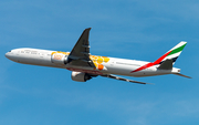 Emirates Airbus A380-861 (A6-EDC) at  Madrid - Barajas, Spain