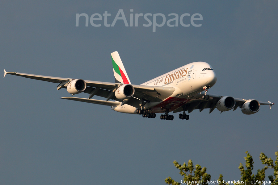 Emirates Airbus A380-861 (A6-EDD) | Photo 169693